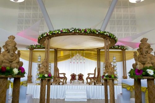 wooden-mandap